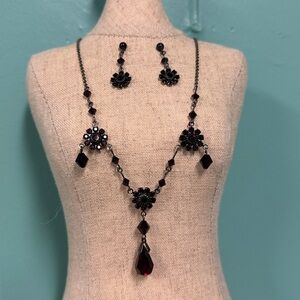 GARNET AUSTRIAN CRYSTAL NECKLACE WITH MATCHING GARNET CRYSTAL DROP EARRINGS